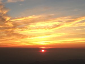 富士山登山山頂からのご来光