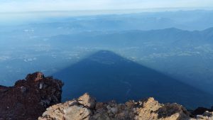 富士山登山なかなか見れない影富士